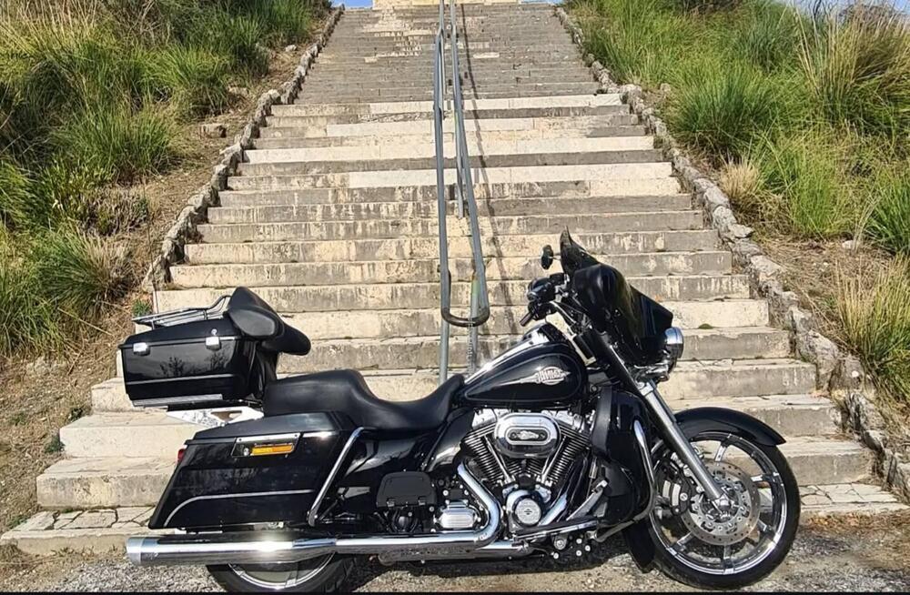 Harley-Davidson 1690 Electra Glide Classic (2010 - 12) - FLHTC (2)