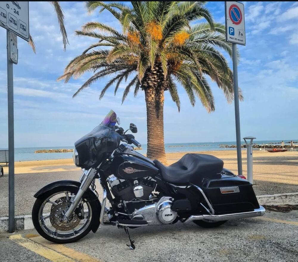 Harley-Davidson 1690 Electra Glide Classic (2010 - 12) - FLHTC (4)