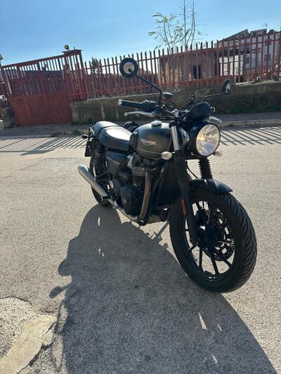 Triumph Street Twin 900 (2021 - 22) usata