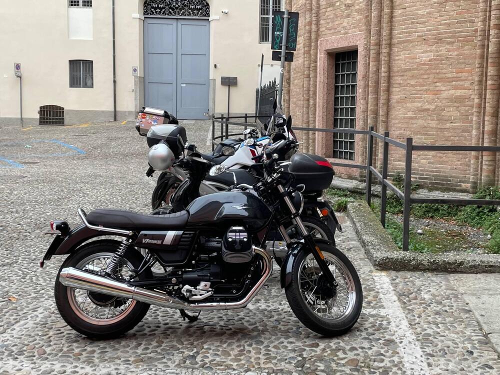 Moto Guzzi V7 III Special (2017 - 20) (3)