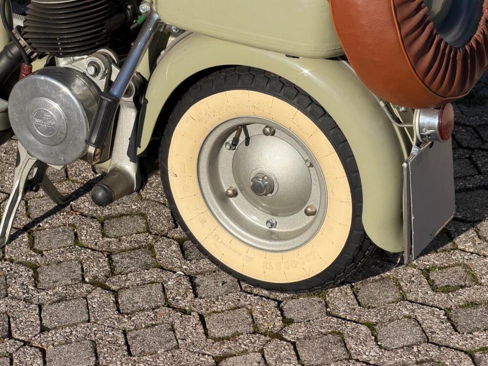 Innocenti LAMBRETTA 125D (17)