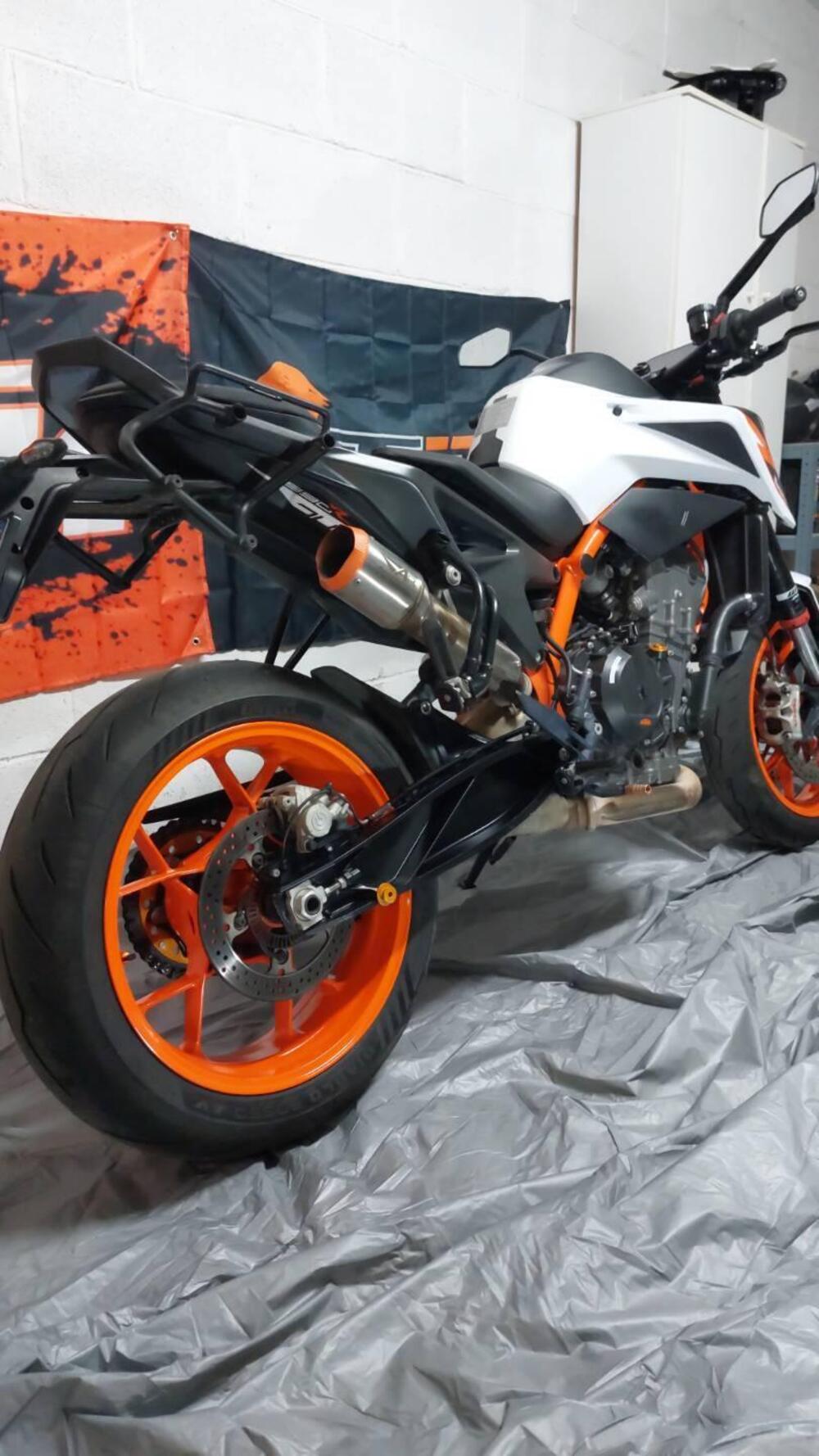 KTM 890 Duke R (2021) (2)