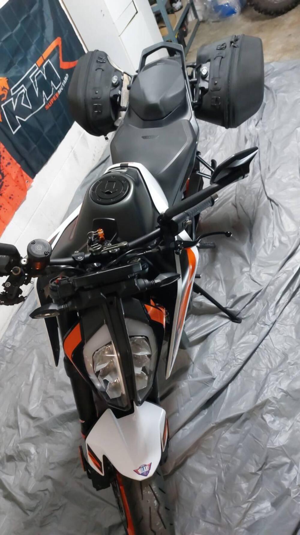 KTM 890 Duke R (2021) (10)