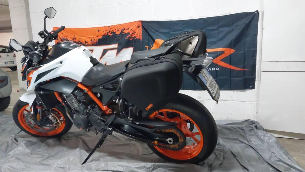 KTM 890 Duke R (2021) (11)