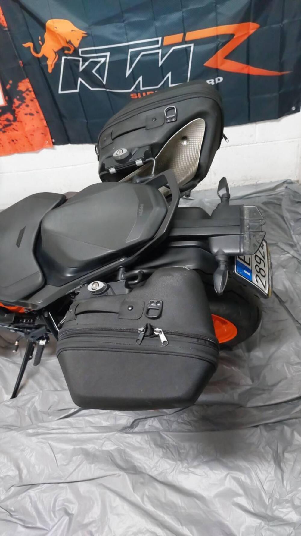 KTM 890 Duke R (2021) (12)