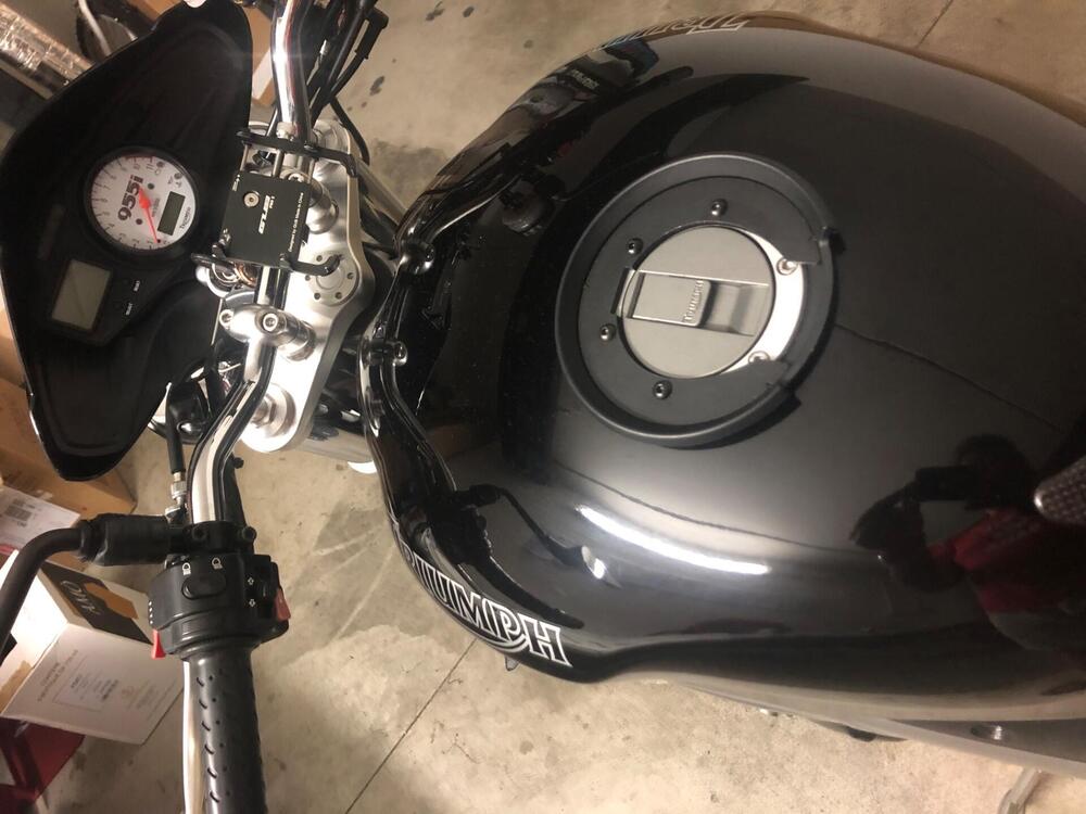 Triumph Speed Triple 955i (5)