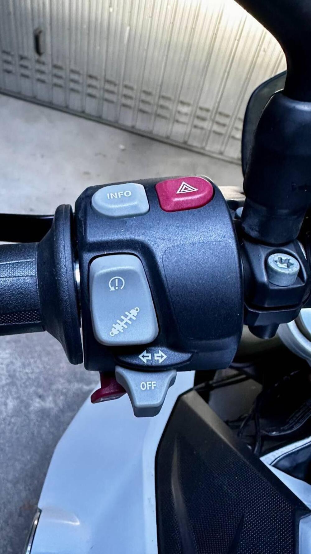 Bmw F 800 R (2015 - 16) (5)