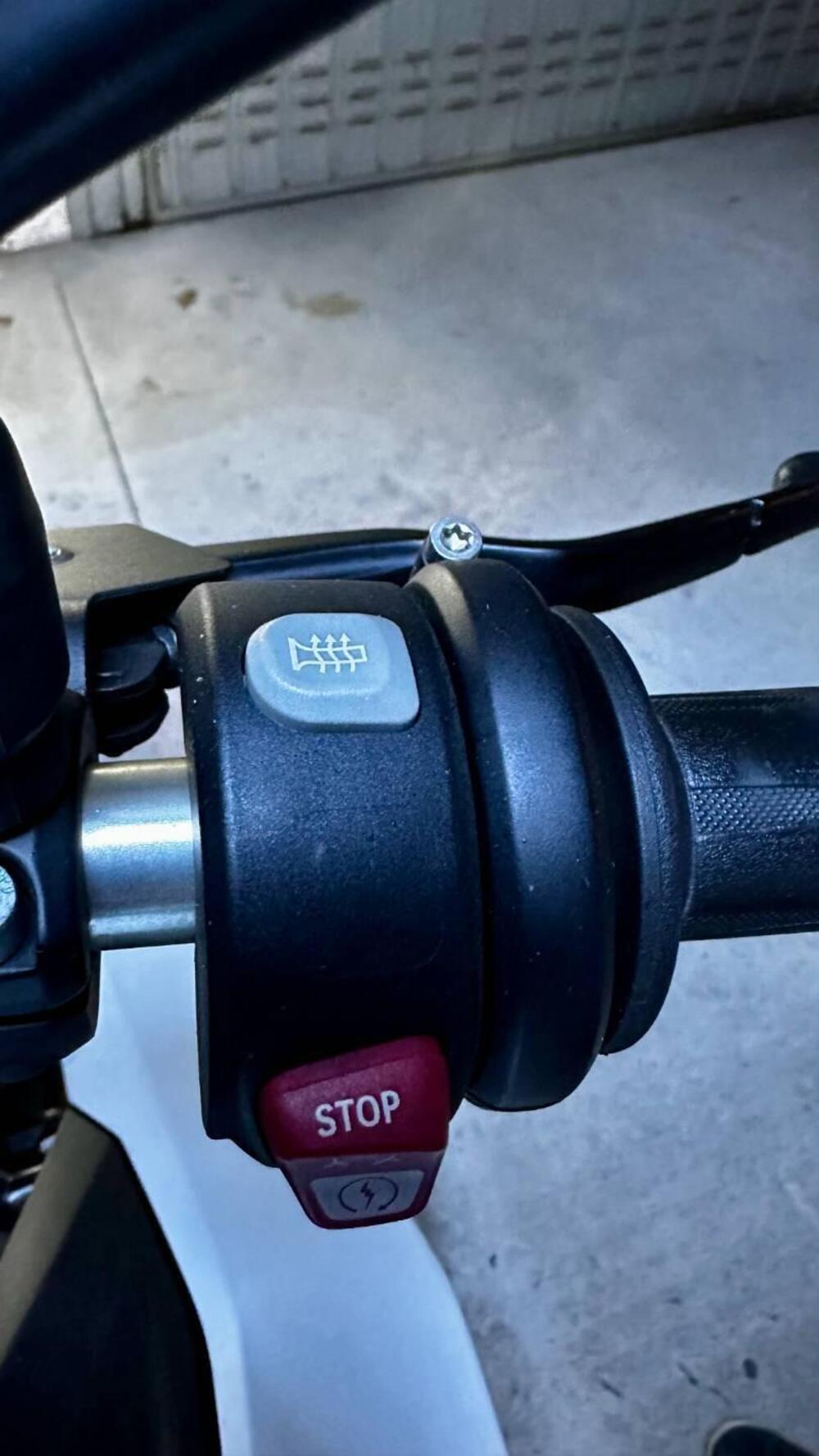 Bmw F 800 R (2015 - 16) (6)