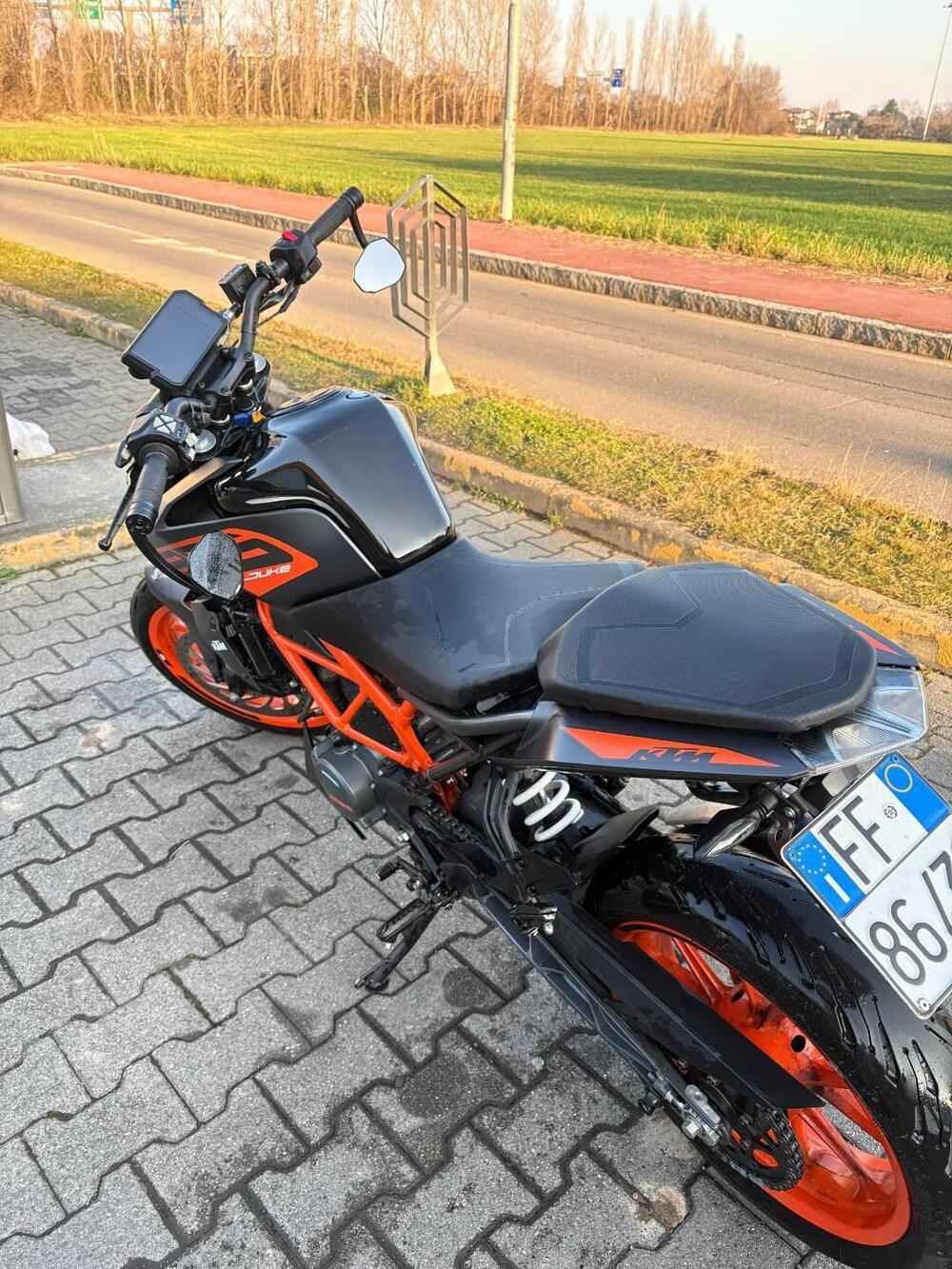 KTM 125 Duke (2021 - 23) (2)