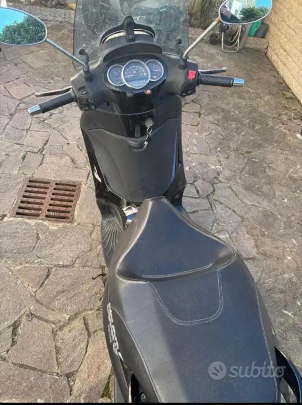 Piaggio Beverly 350 Police ABS-ASR (2018 - 20) (4)