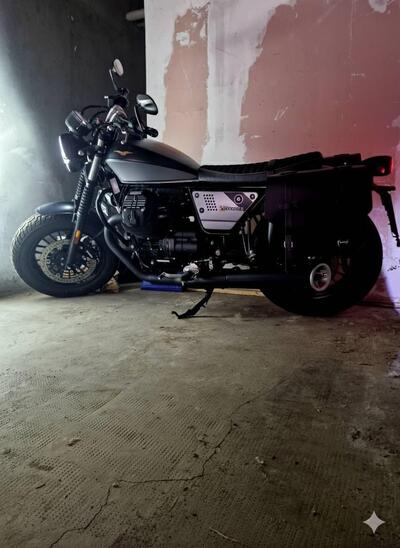 Moto Guzzi V9 Bobber Special Edition (2023 - 25) usata