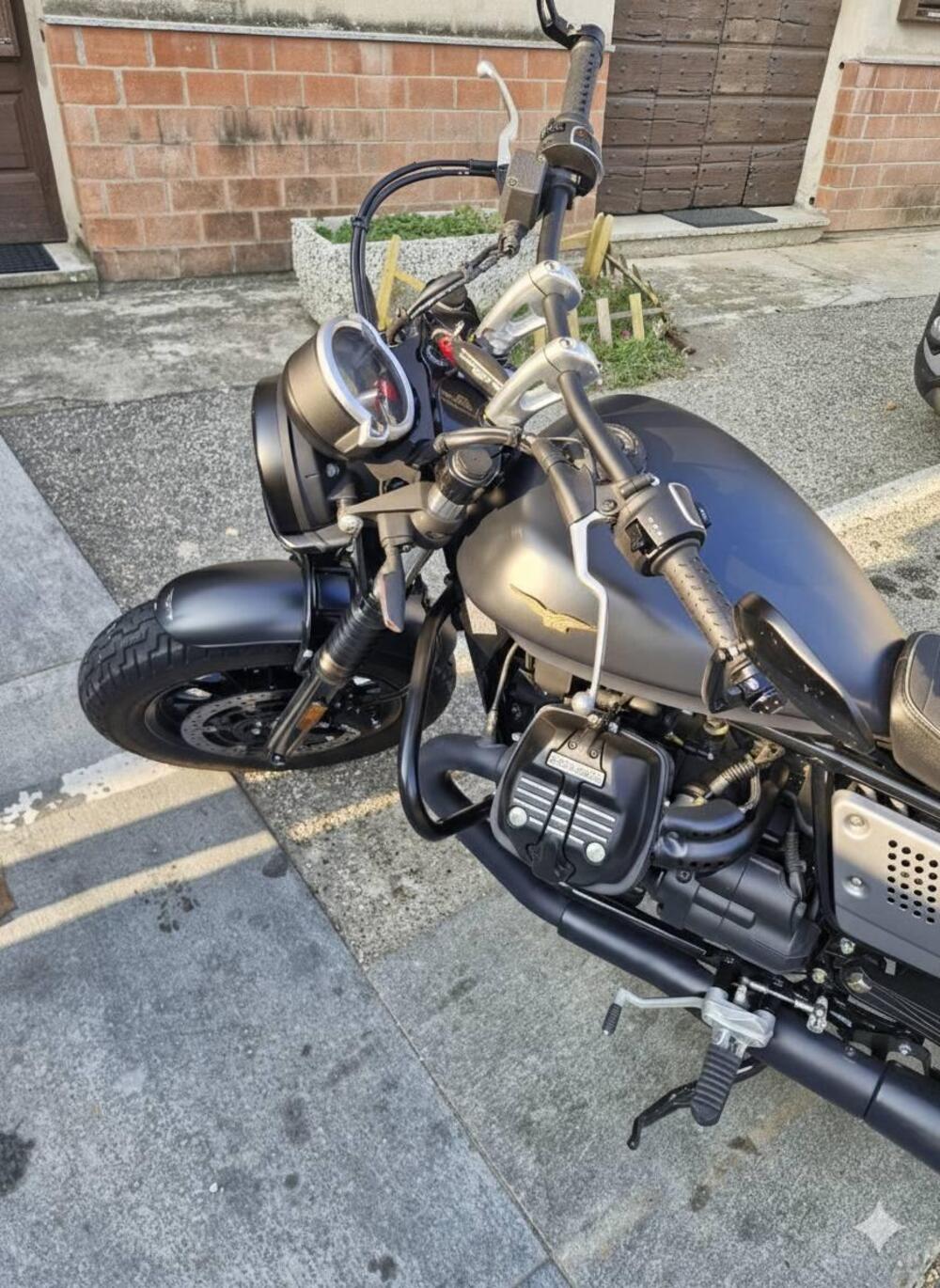 Moto Guzzi V9 Bobber Special Edition (2023 - 25) (2)