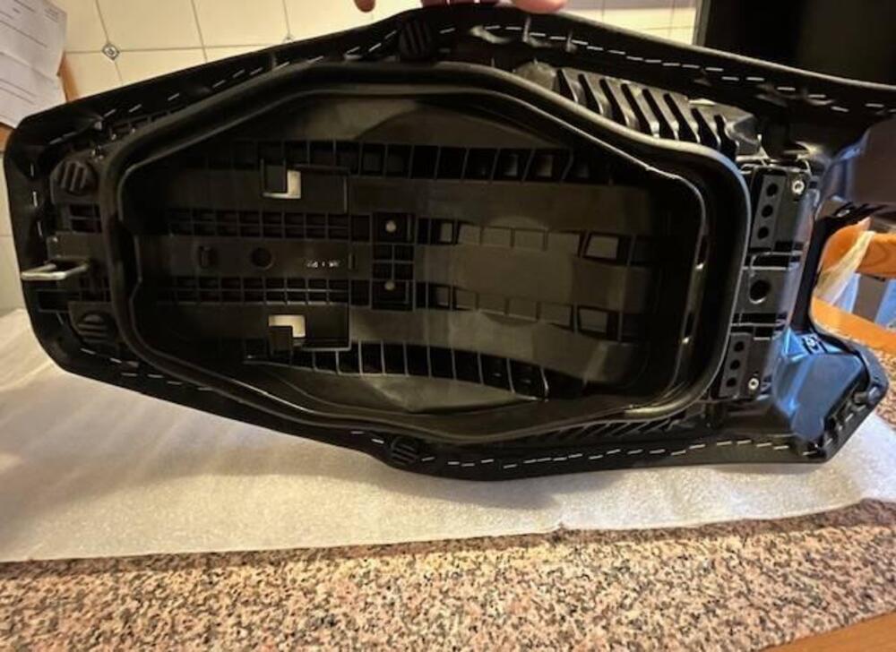 SELLA per HONDA FORZA 750 (2025) (3)