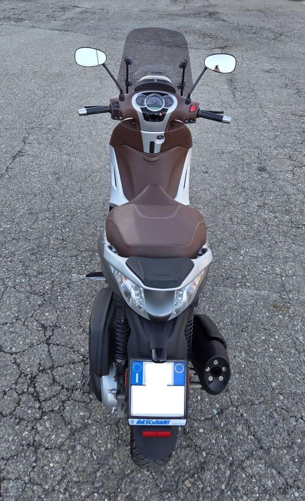 Piaggio Beverly 350 Police ABS-ASR (2018 - 20) (4)