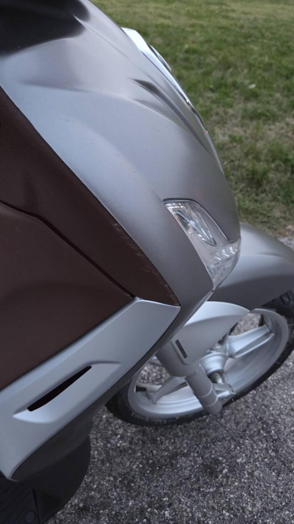 Piaggio Beverly 350 Police ABS-ASR (2018 - 20) (6)