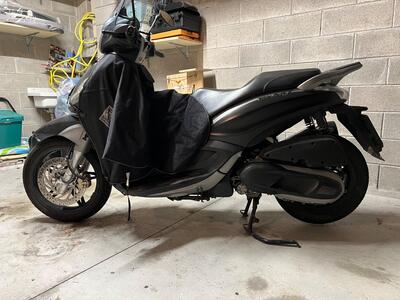 Piaggio Beverly 350 SportTouring ie ABS (2011 - 17) usata