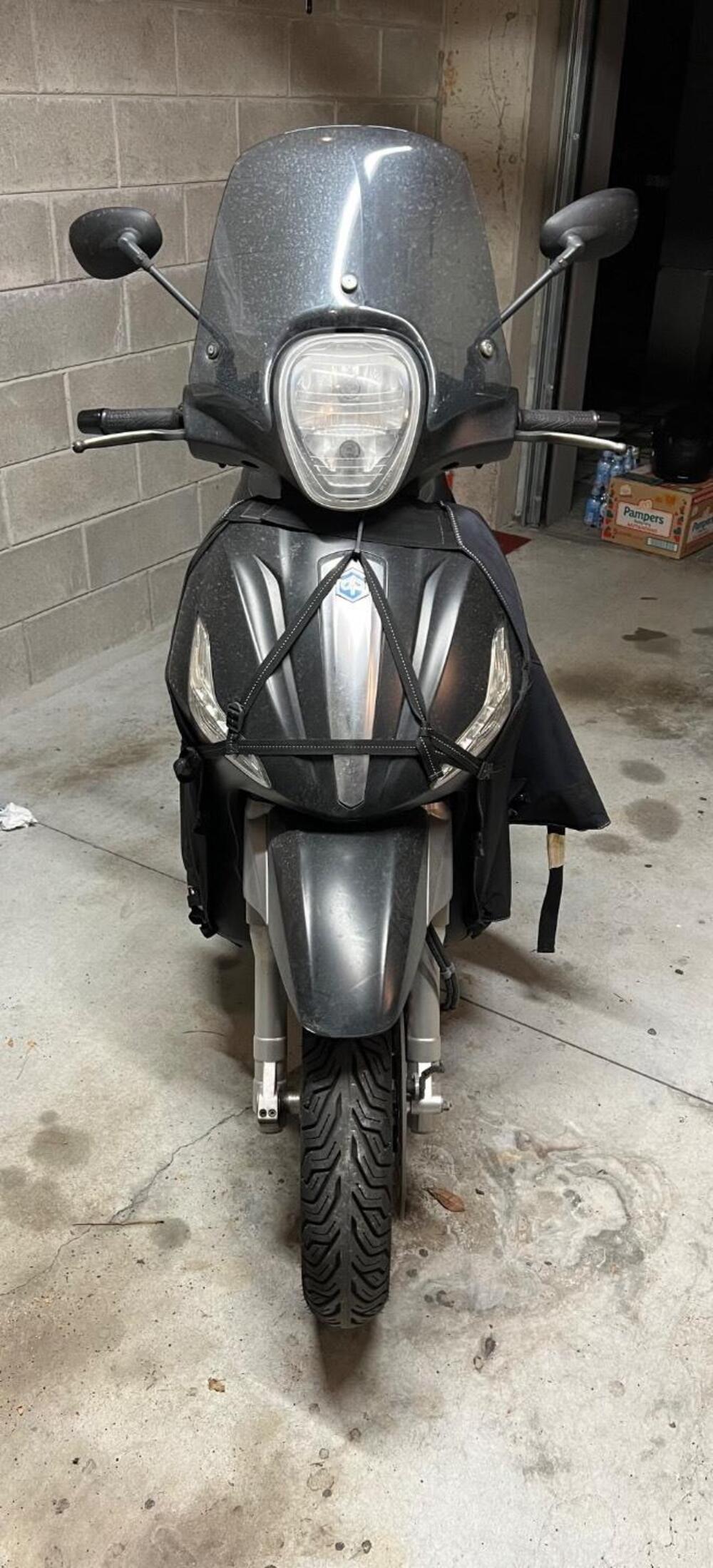 Piaggio Beverly 350 SportTouring ie ABS (2011 - 17) (2)