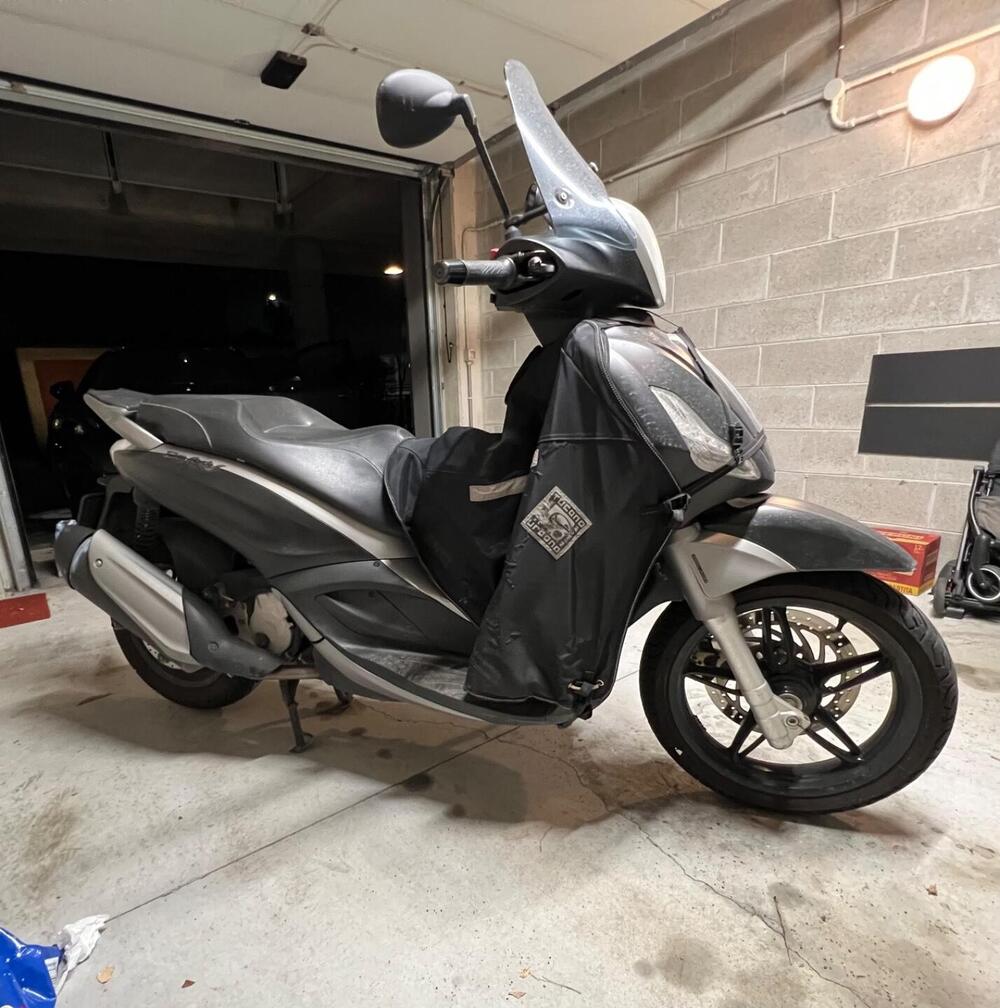 Piaggio Beverly 350 SportTouring ie ABS (2011 - 17) (3)