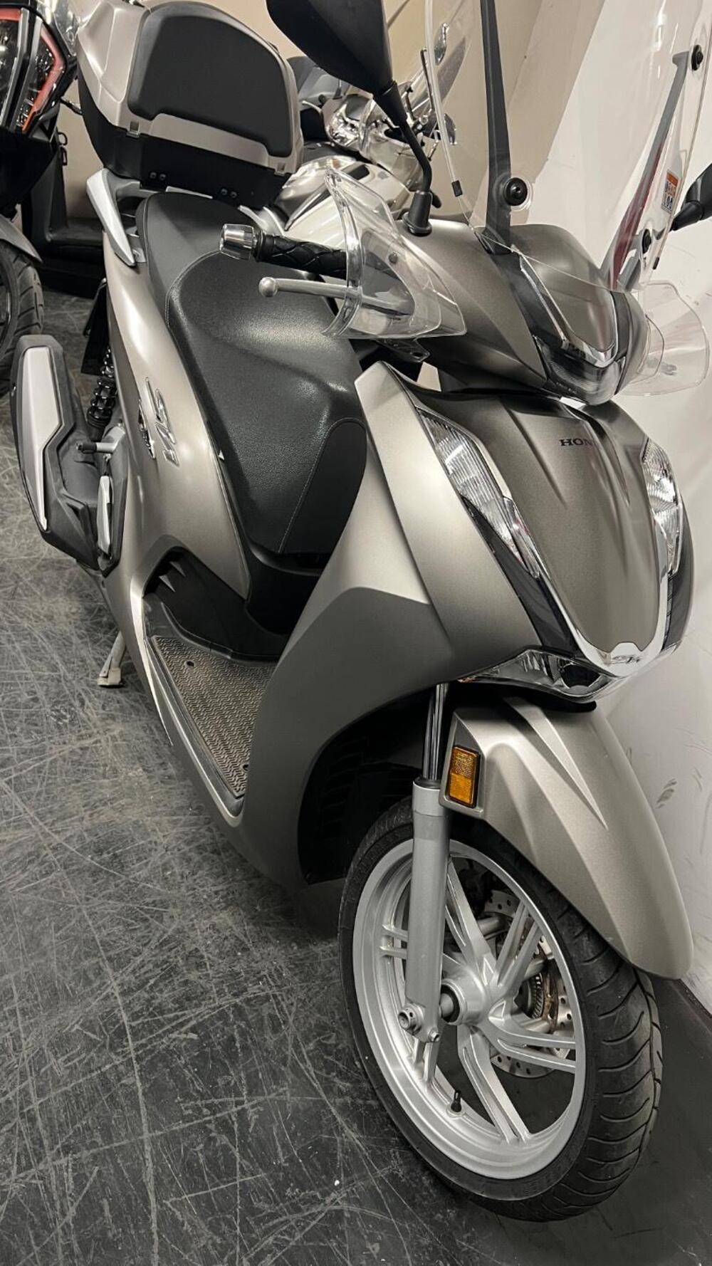 Honda SH 350 (2021 - 24) (10)