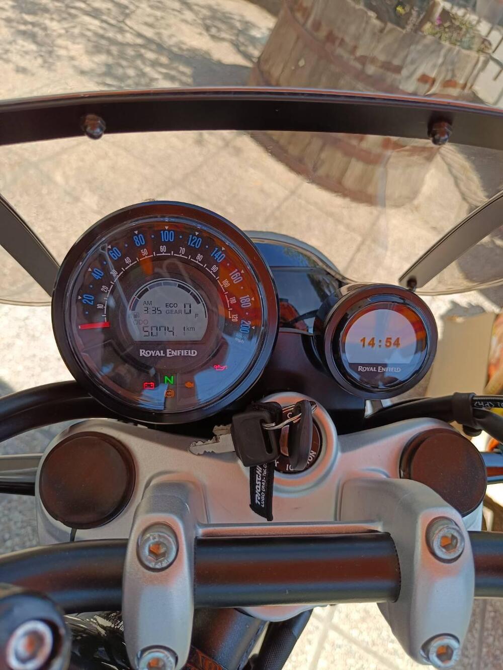 Royal Enfield Super Meteor 650 (2023 - 26) (4)