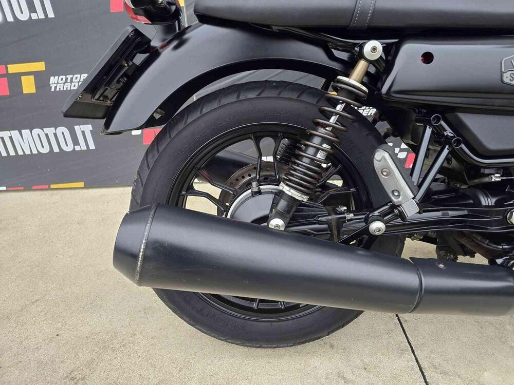 Moto Guzzi V7 Stone (2021 - 24) (9)