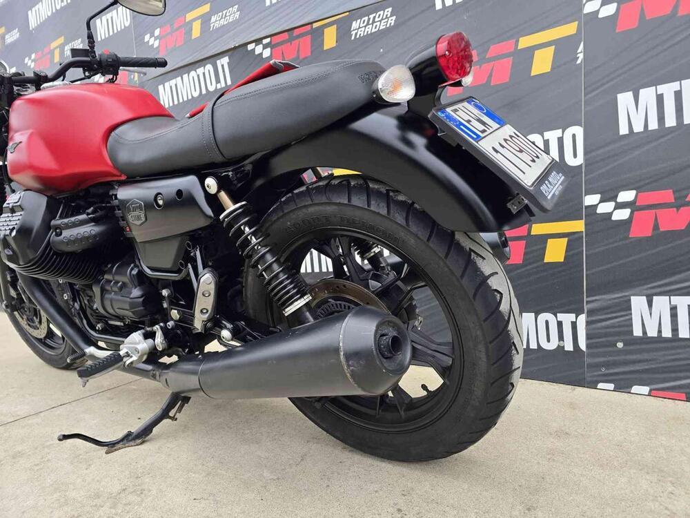 Moto Guzzi V7 Stone (2021 - 24) (6)