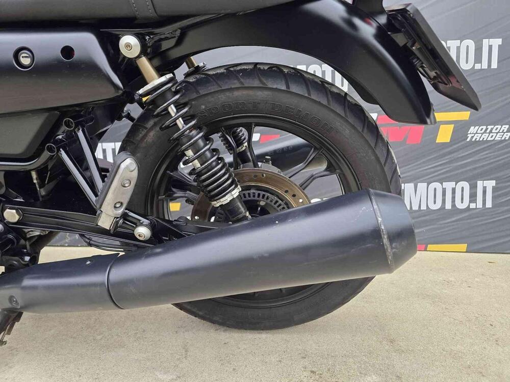 Moto Guzzi V7 Stone (2021 - 24) (10)