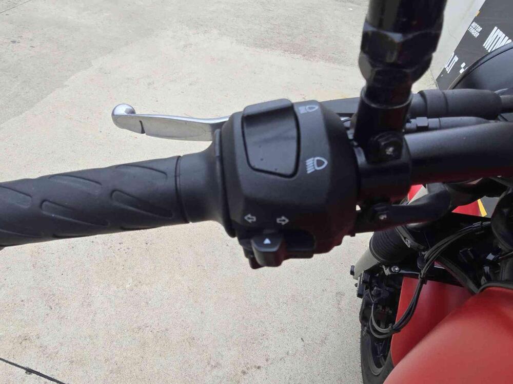 Moto Guzzi V7 Stone (2021 - 24) (11)