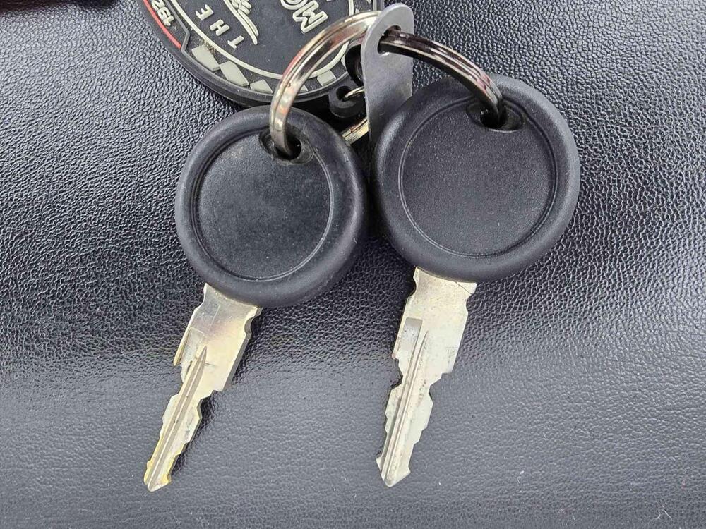 Moto Guzzi V7 Stone (2021 - 24) (20)