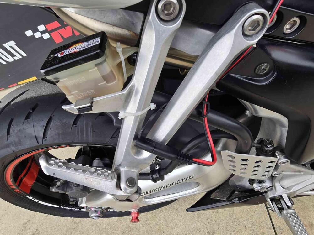 Honda CBR 1000 RR Fireblade (2004 - 05) (19)