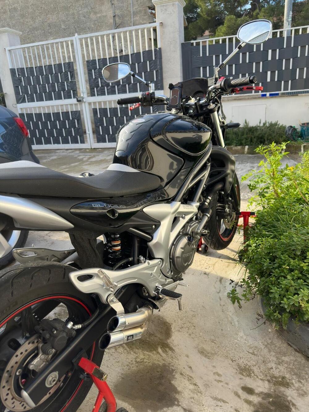 Suzuki Gladius 650 SFV (2009 - 15) (2)