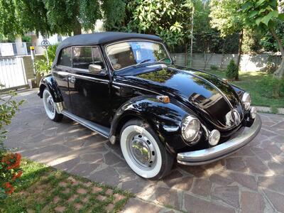 Volkswagen maggiolone cabrio  d'epoca del 1972 a Cesena