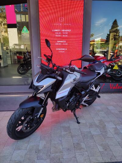 Honda CB 750 Hornet (2025) usata