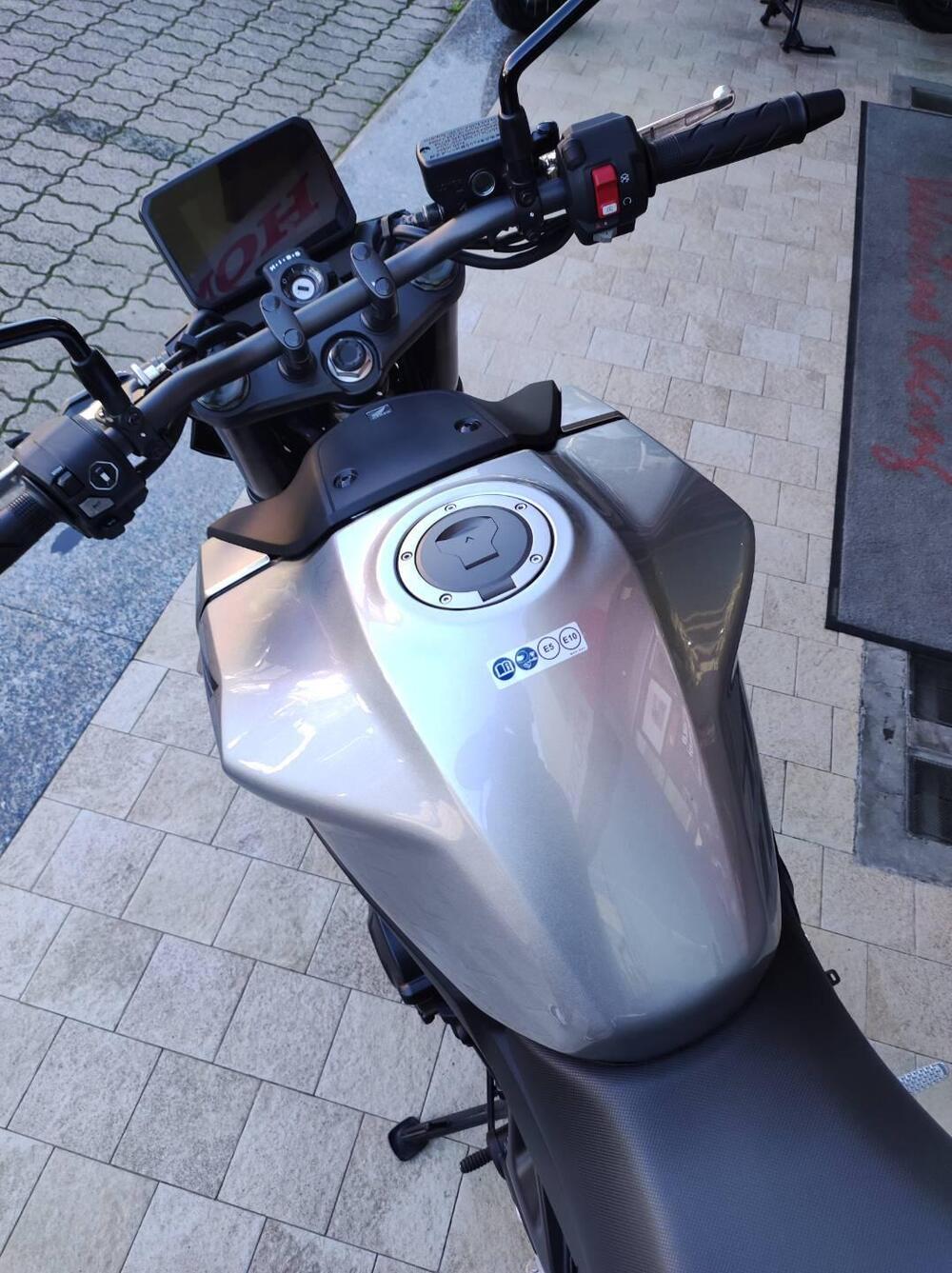 Honda CB 750 Hornet (2025) (5)