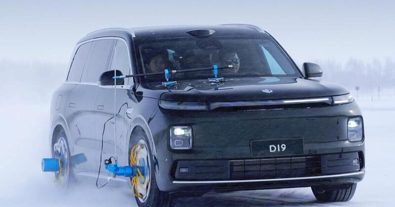 Sicurezza testata al limite: doppia esplosione di gomme sul ghiaccio per la Leapmotor D19 