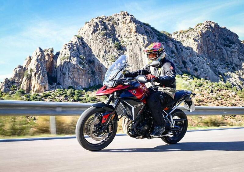 Triumph Tiger 900 GT Pro, la videoscheda tecnica: tutto quello che c'&egrave; da sapere [VIDEO]