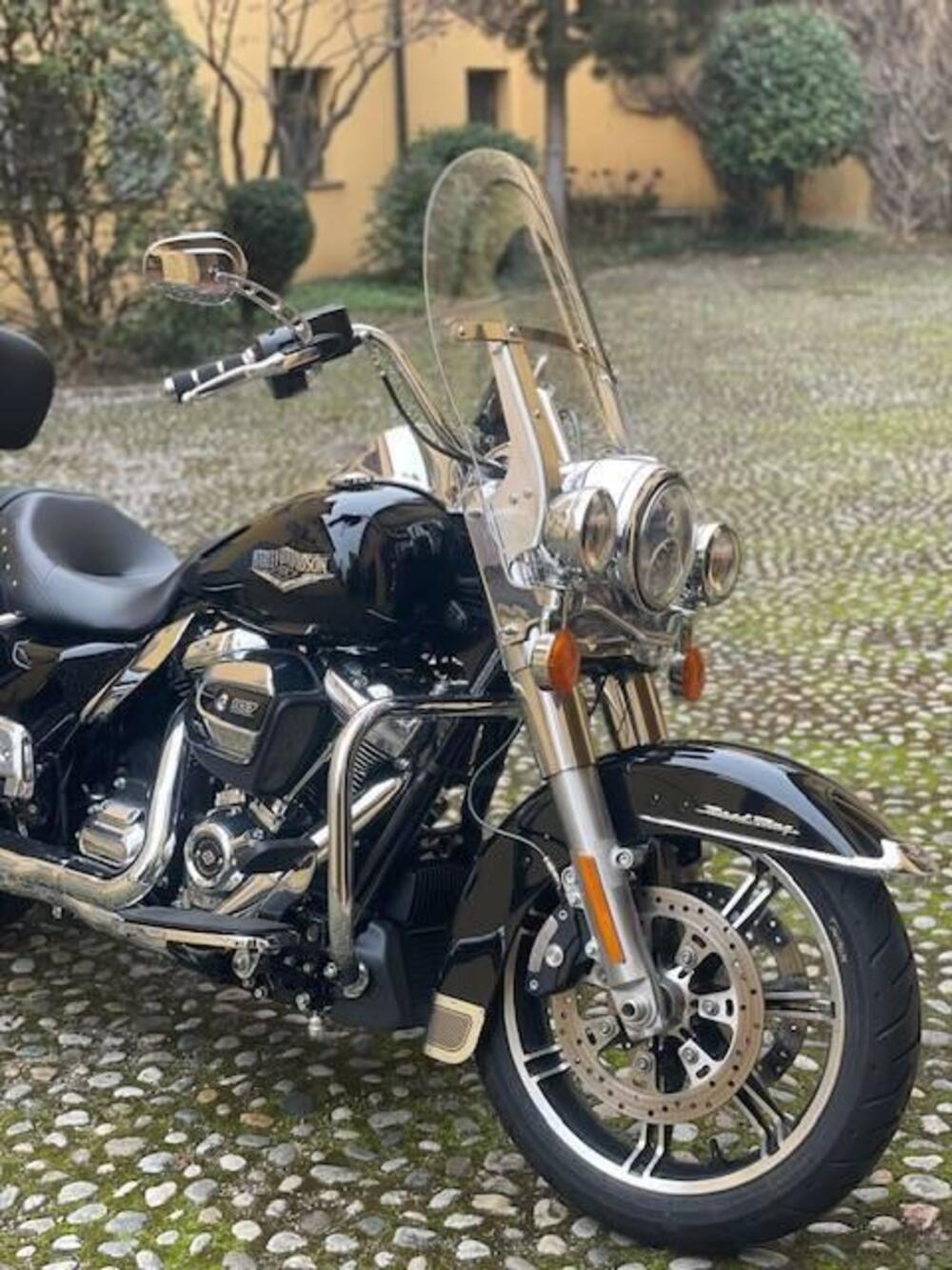 Harley-Davidson 107 Road King Classic (2019 - 20) - FLHRC (2)