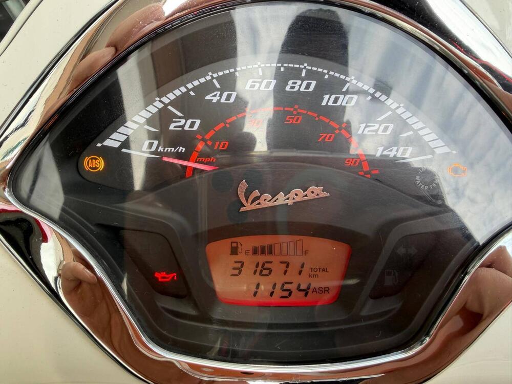 Vespa GTS 300 Hpe (2019) (12)