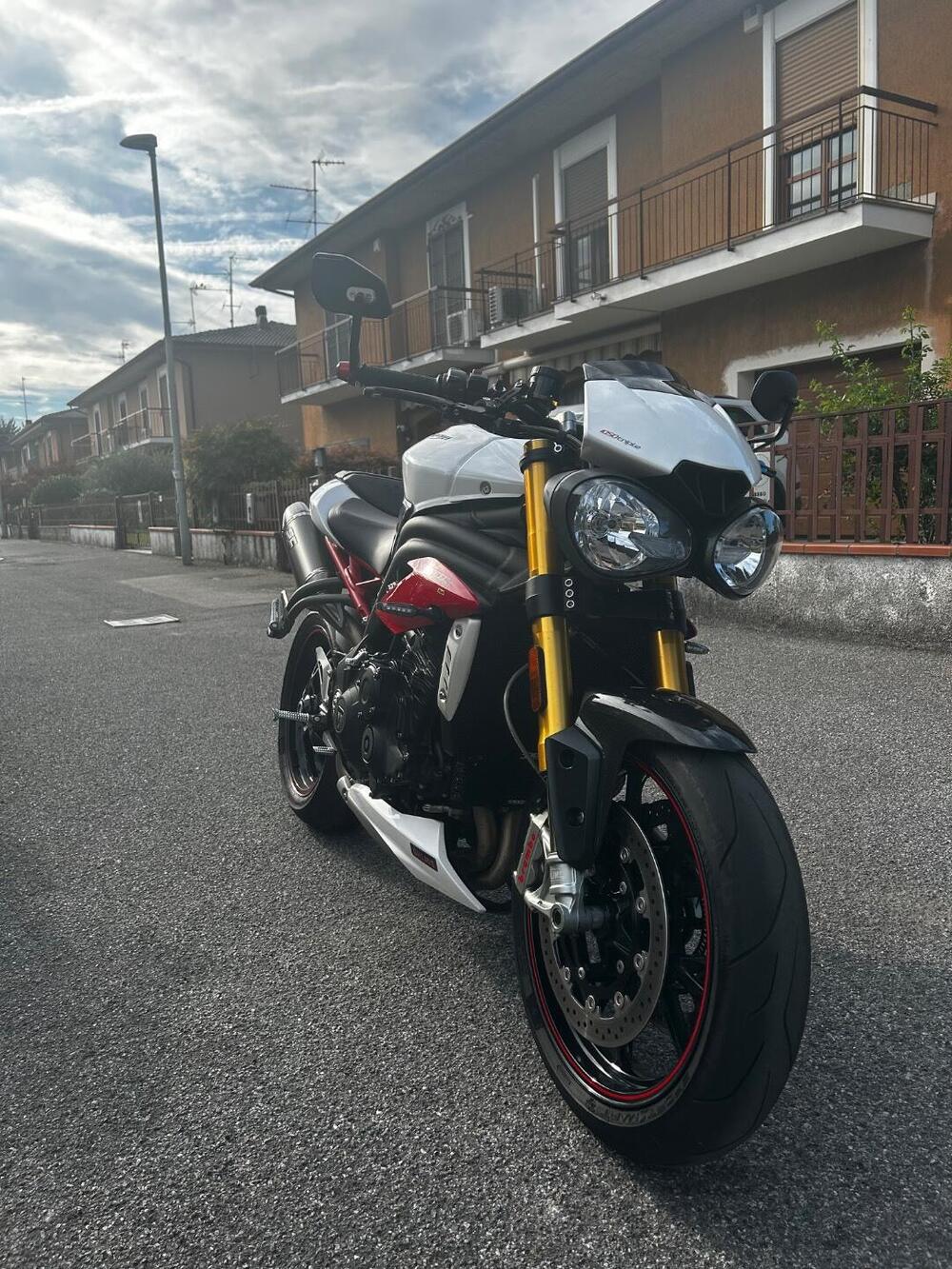 Triumph Speed Triple 1050 R ABS (2016 - 17)