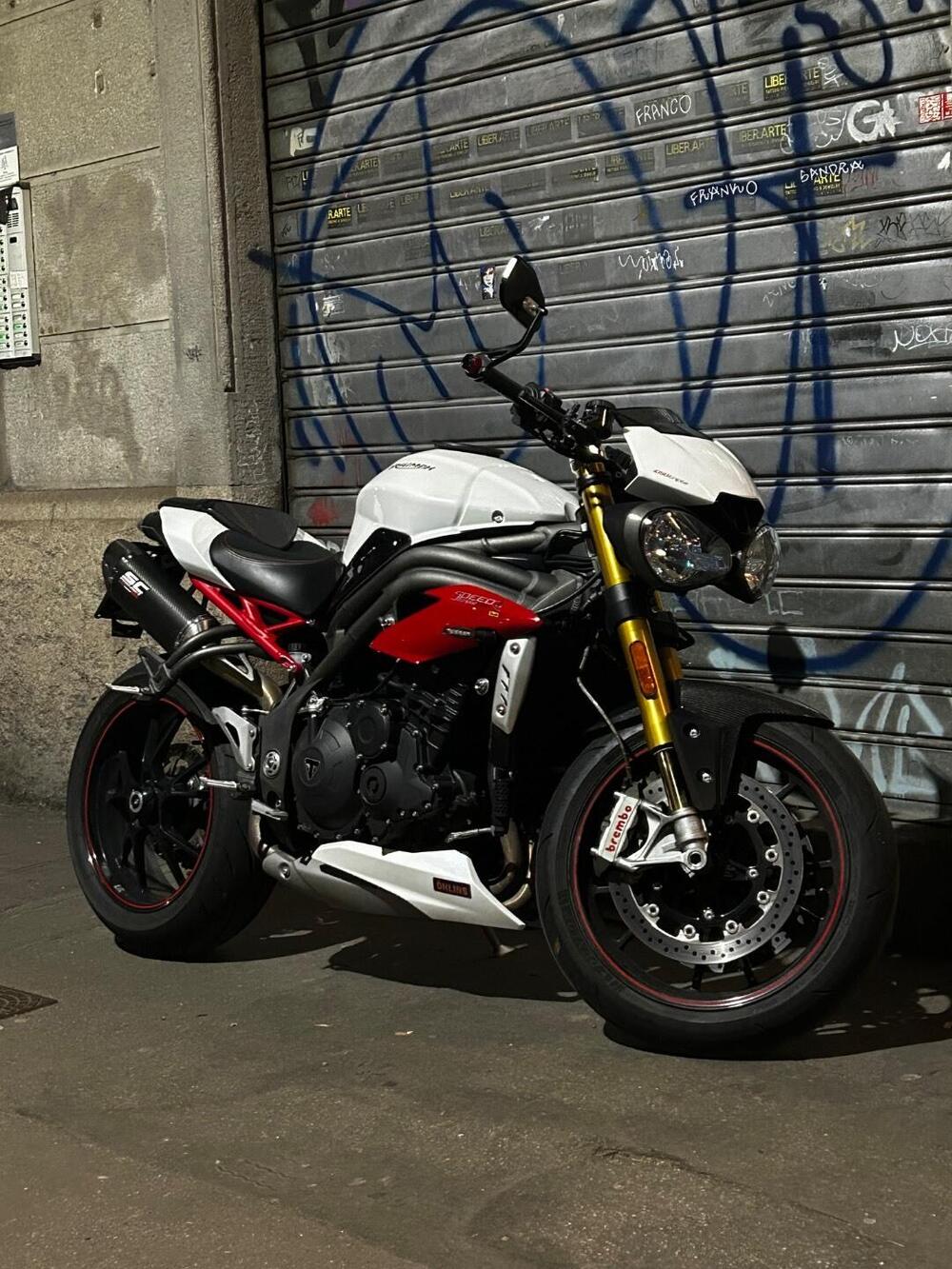 Triumph Speed Triple 1050 R ABS (2016 - 17) (5)