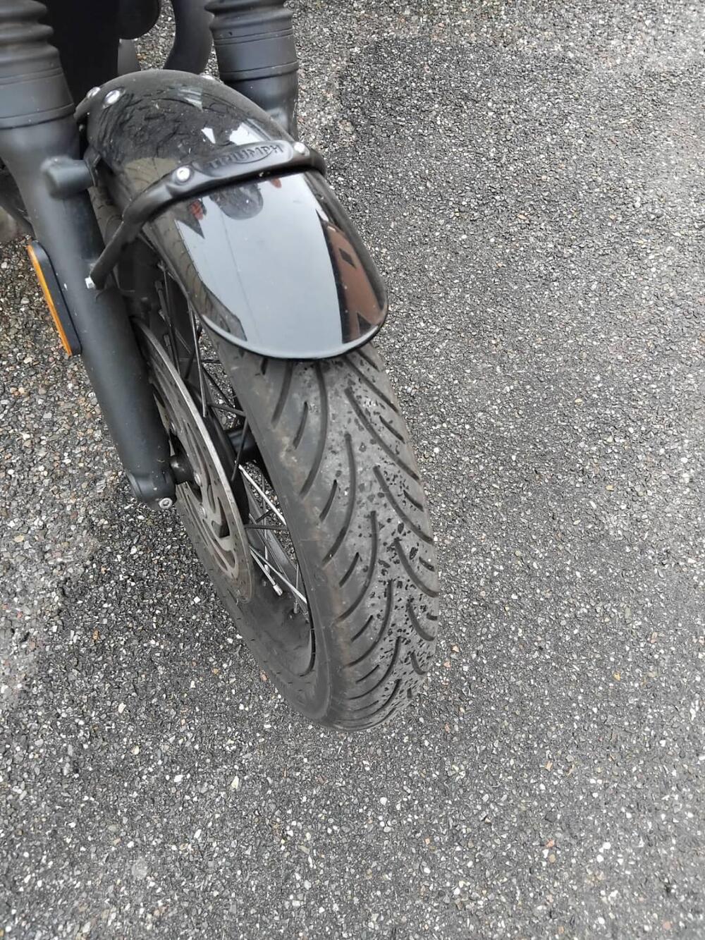 Triumph Bonneville T120 Black Stealth Edition (2024) (2)