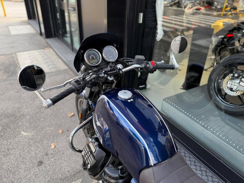 Moto Guzzi V7 Special (2021 - 24) (12)