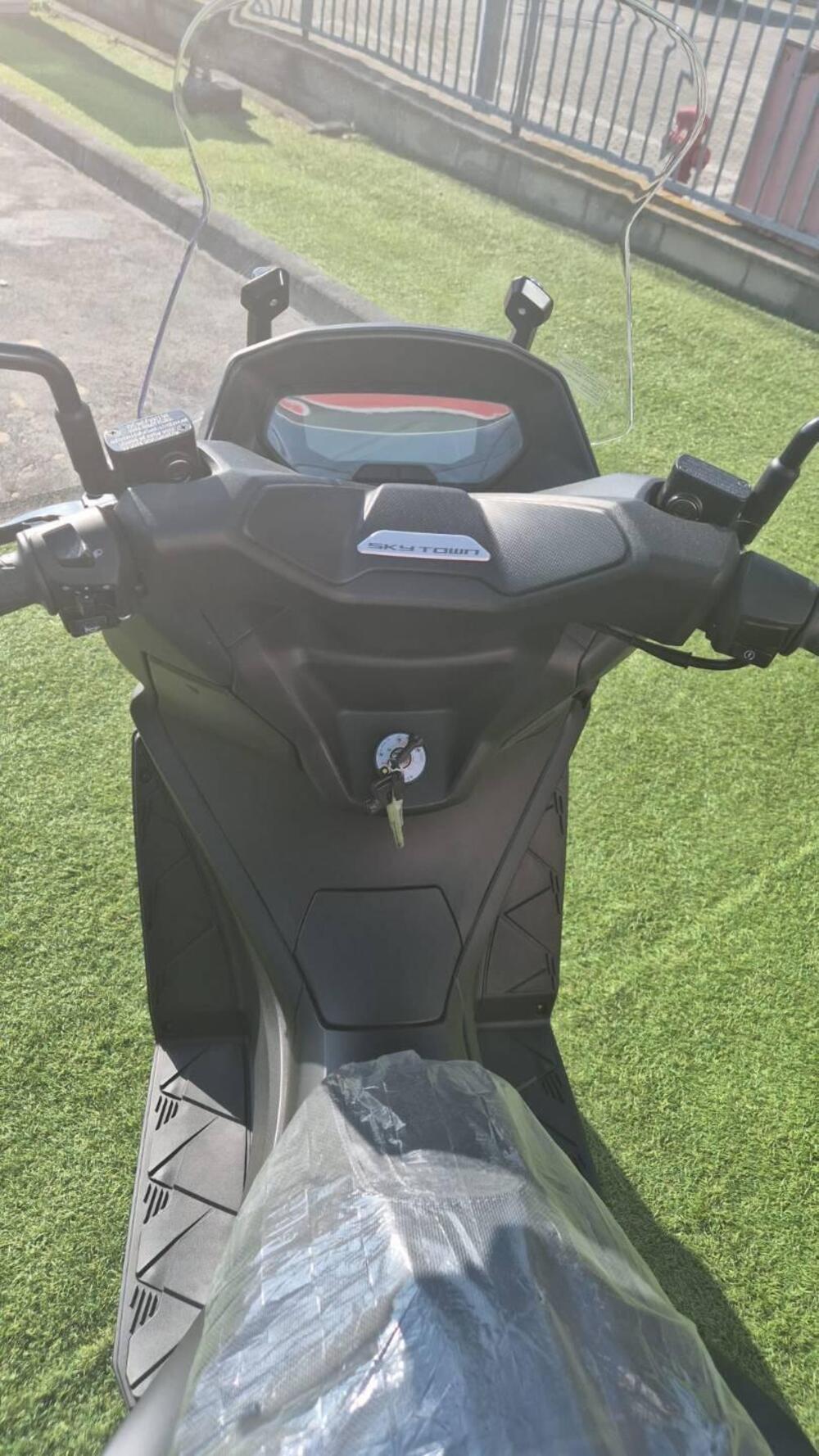 Kymco Skytown 125i (2024 - 26) (2)