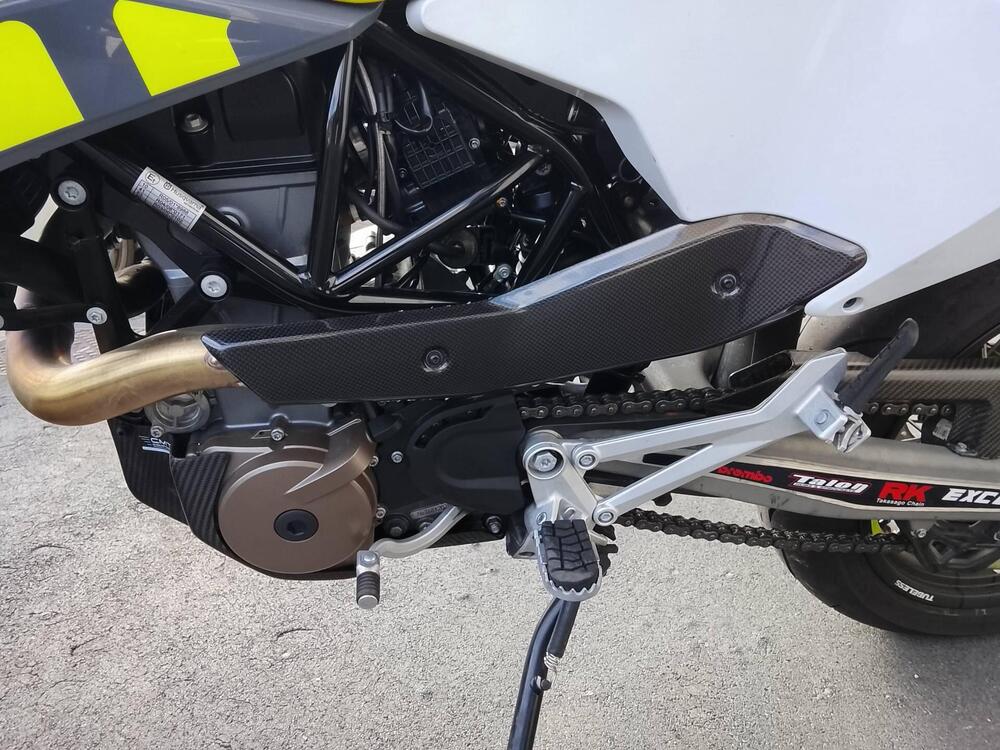 Husqvarna 701 Supermoto (2022) (4)