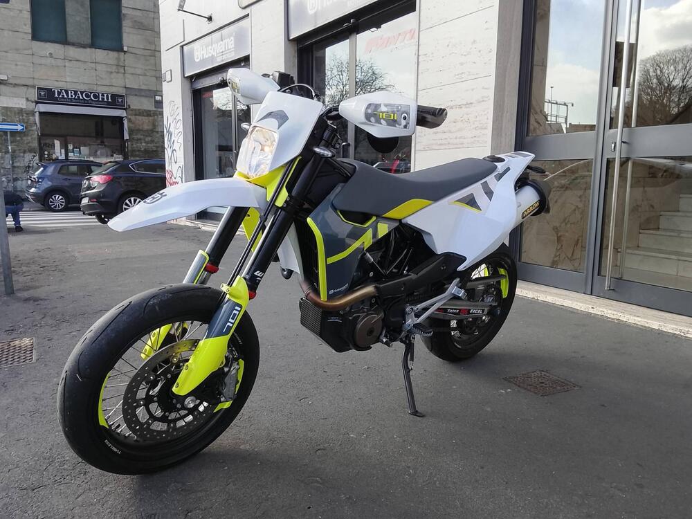 Husqvarna 701 Supermoto (2022) (5)