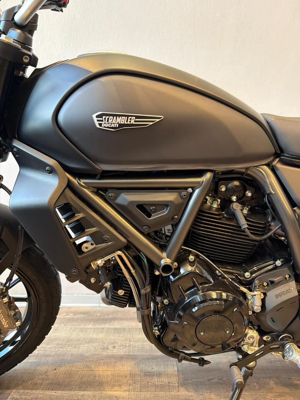 Ducati Scrambler 800 Icon Dark (2025 - 26) (6)
