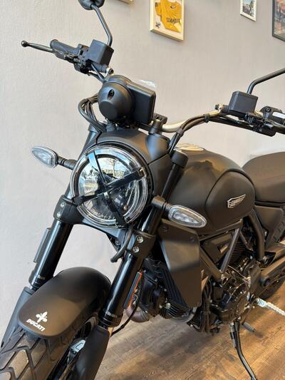 Ducati Scrambler 800 Icon Dark (2025 - 26) nuova