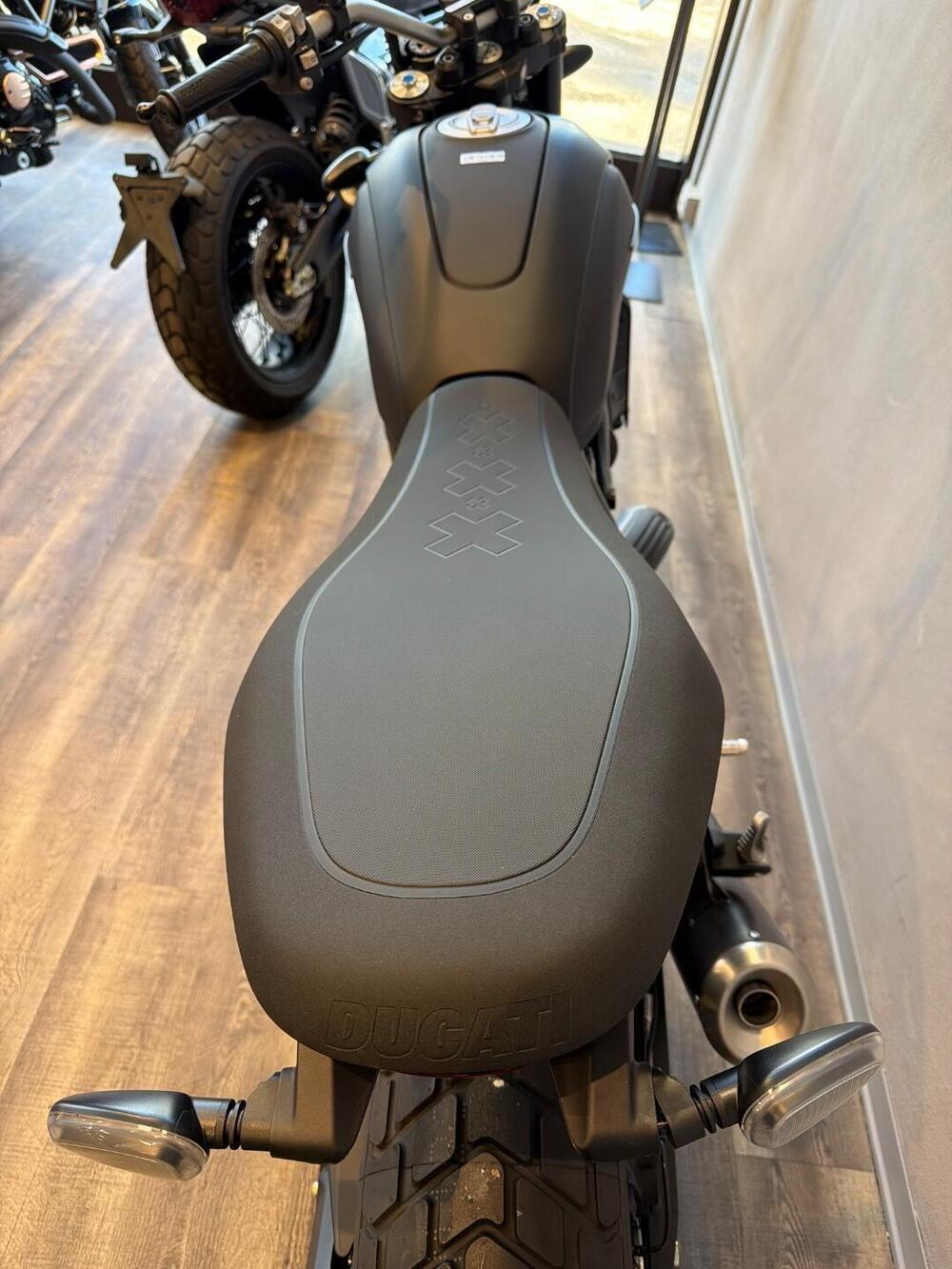 Ducati Scrambler 800 Icon Dark (2025 - 26) (7)