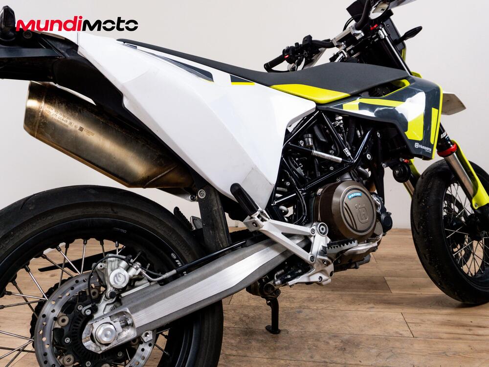Husqvarna 701 Supermoto (2022) (4)