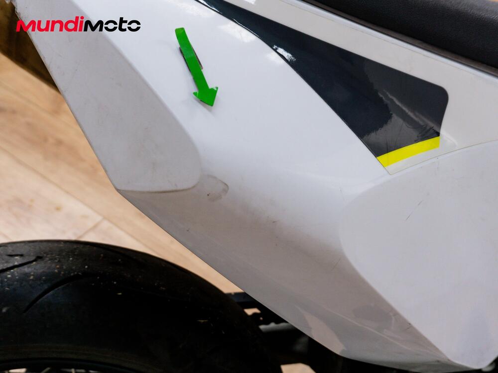 Husqvarna 701 Supermoto (2022) (17)